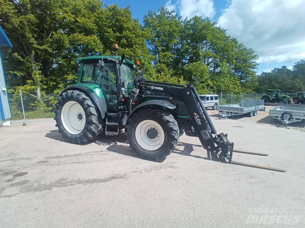 Valtra T 160 الجرارات