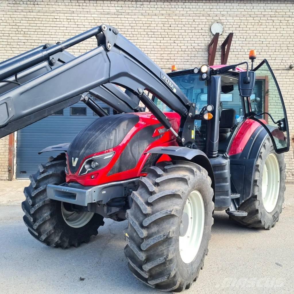 Valtra T 174 الجرارات