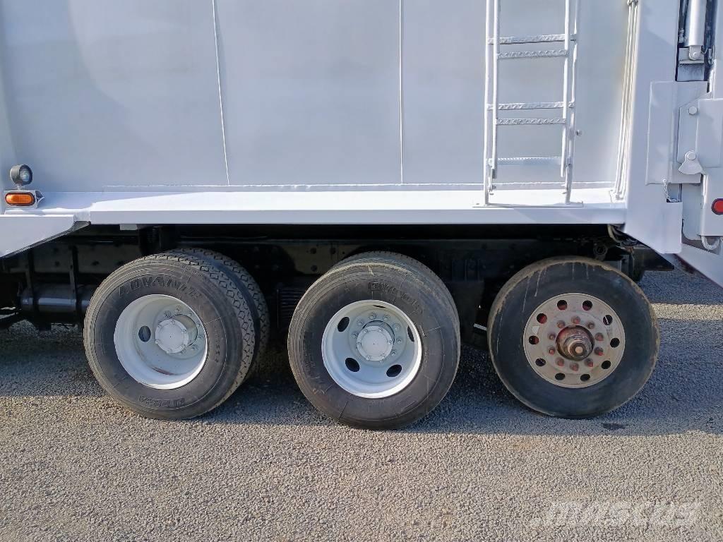 Mack LEU شاحنات المخلفات