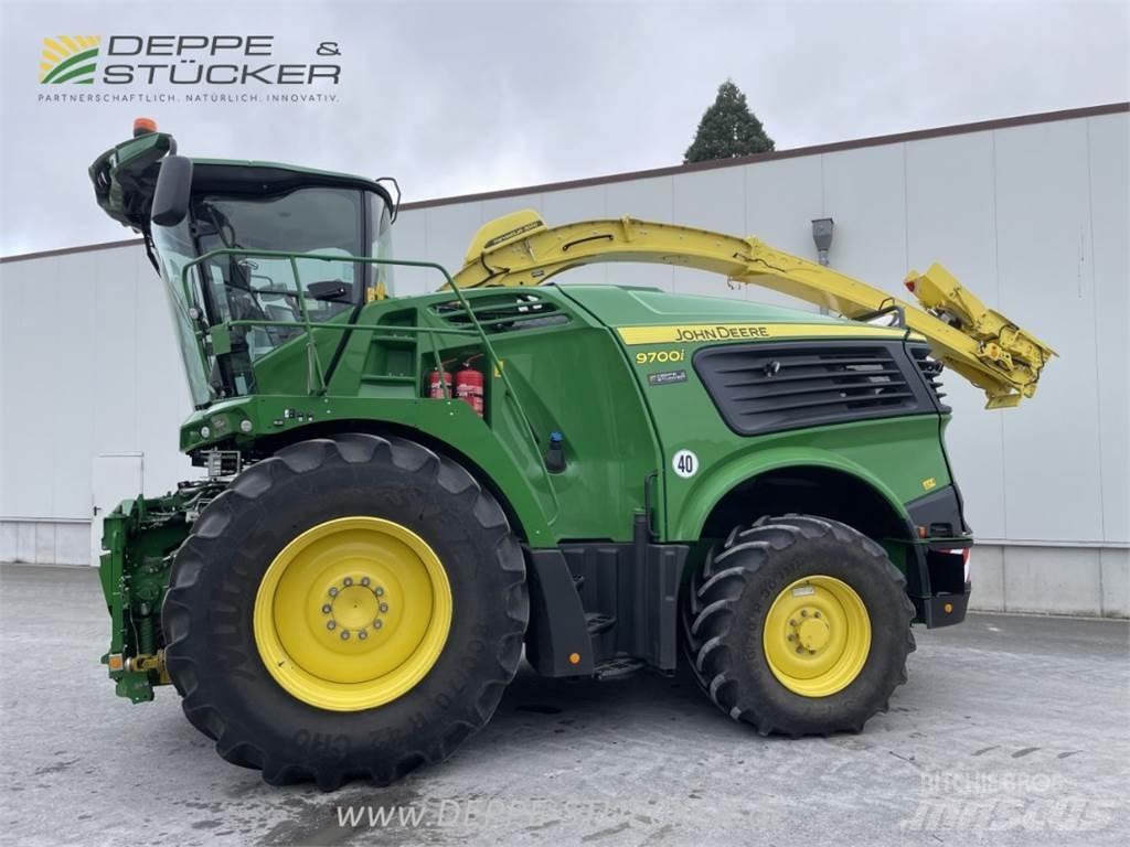 John Deere 9700i حصادات الأعلاف