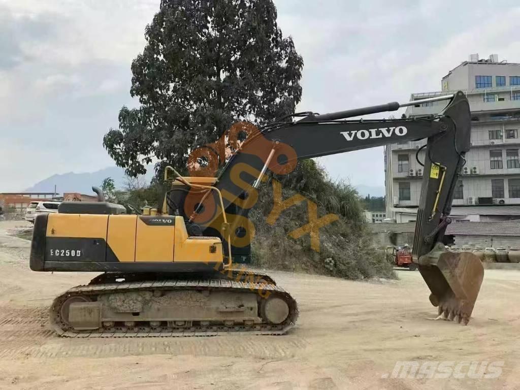 Volvo EC 210D حفارات زحافة