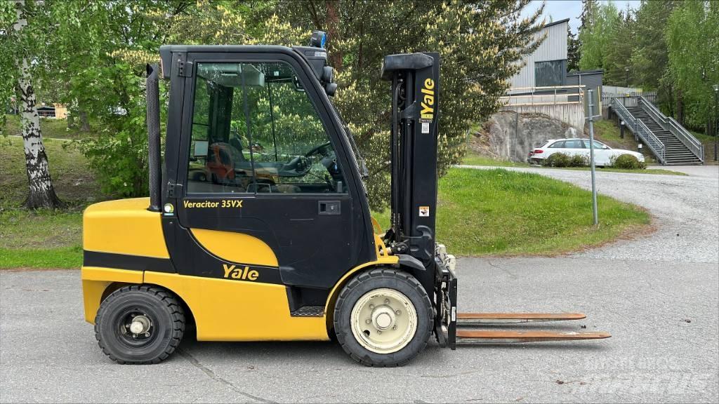 Yale GDP 35 VX شاحنات الديزل