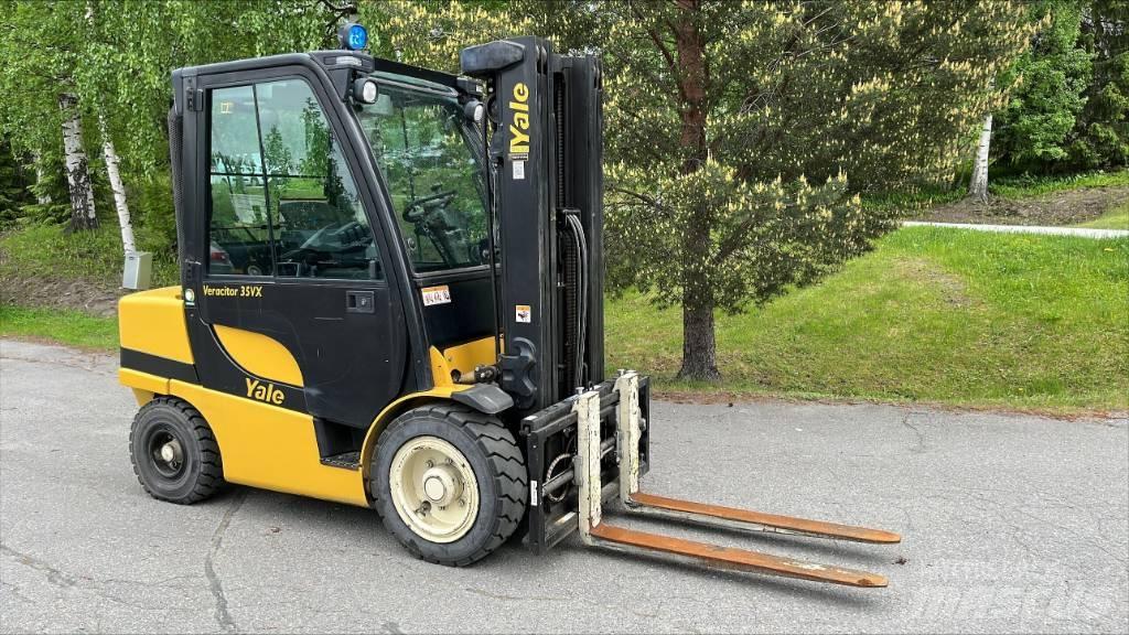 Yale GDP 35 VX شاحنات الديزل