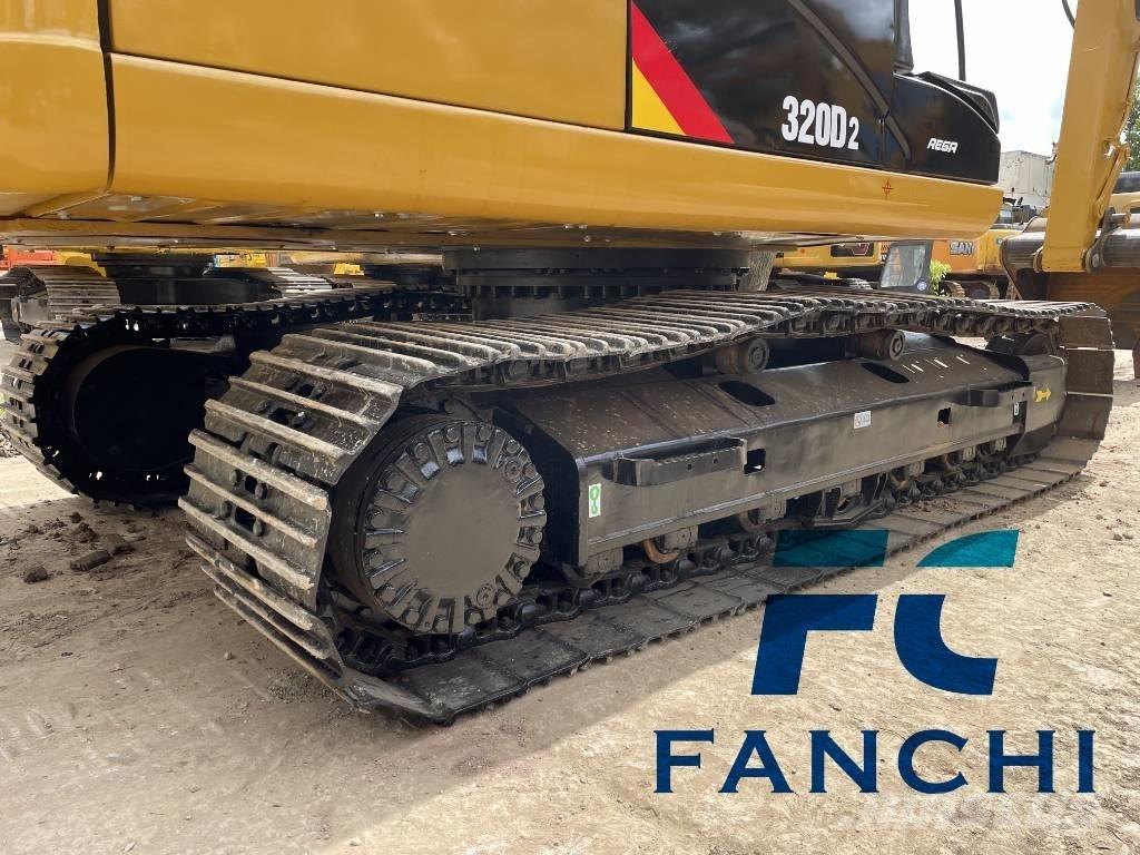 CAT 320 D حفارات زحافة