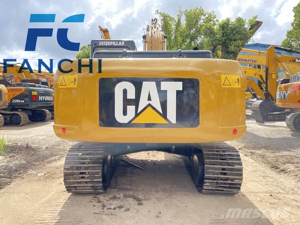 CAT 320 D حفارات زحافة