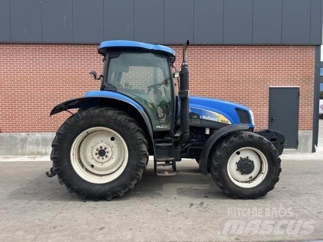 New Holland T6030 الجرارات