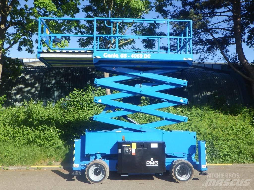 Genie GS4069DC رافعات مقصية الشكل