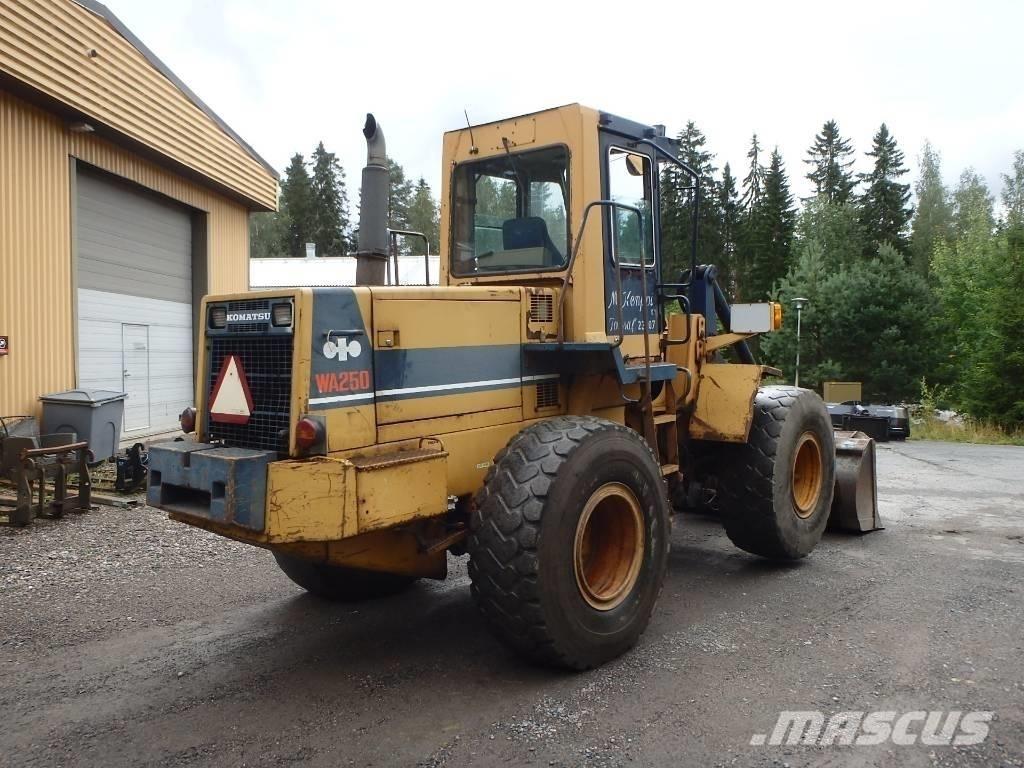 Komatsu WA 250-1 لوادر بعجل
