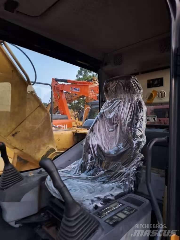 Komatsu PC 200-7 حفارات زحافة