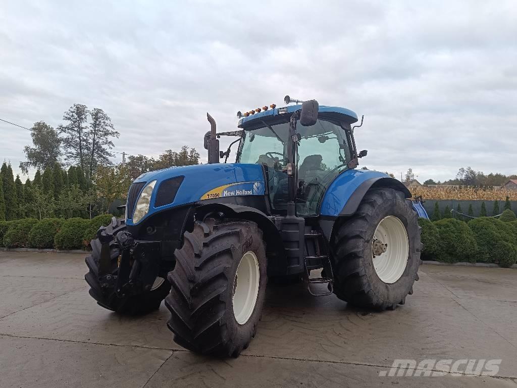 New Holland T 7050 الجرارات