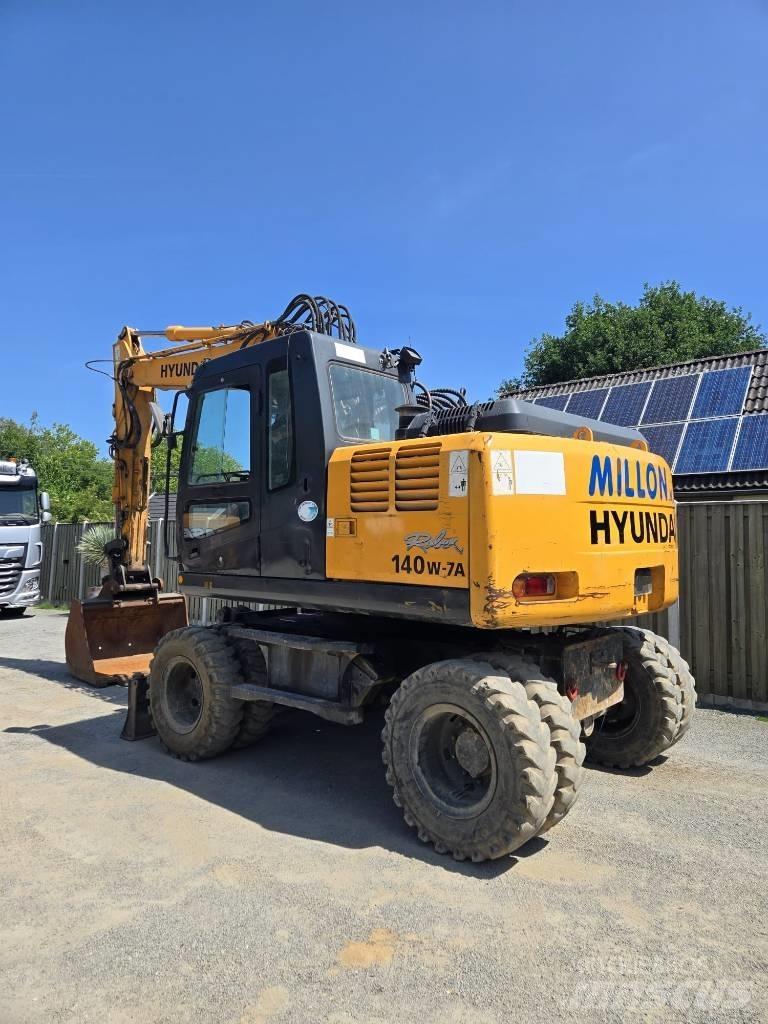 Hyundai Robex 140 W حفارات بعجل
