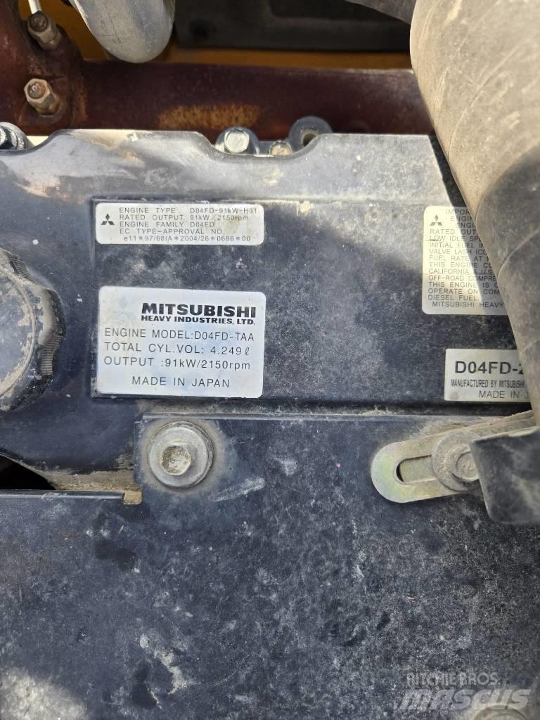 Hyundai Robex 140 W حفارات بعجل