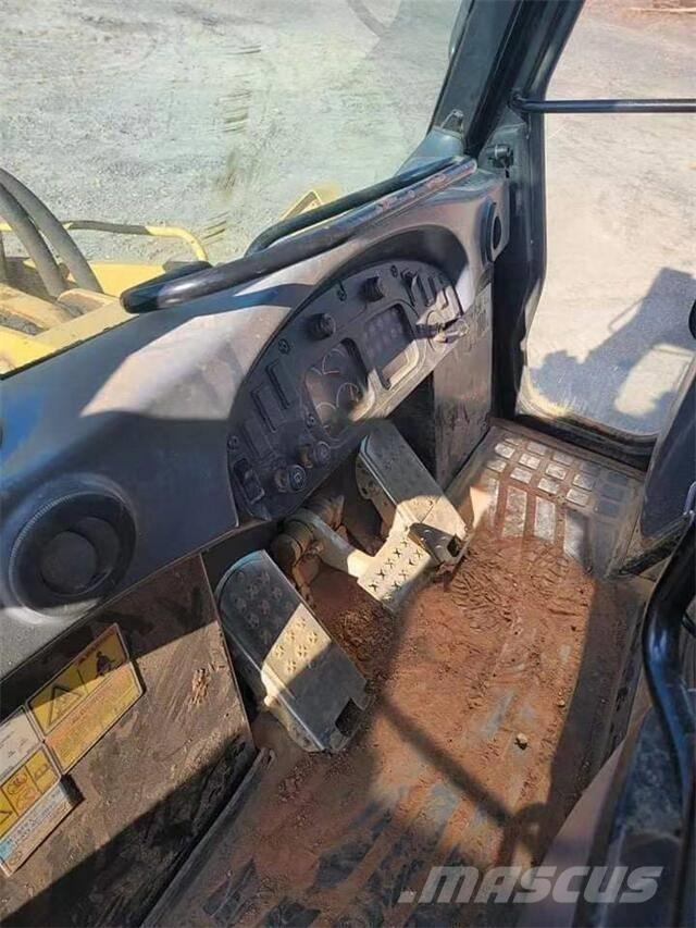 CAT 953C لوادر زحافة