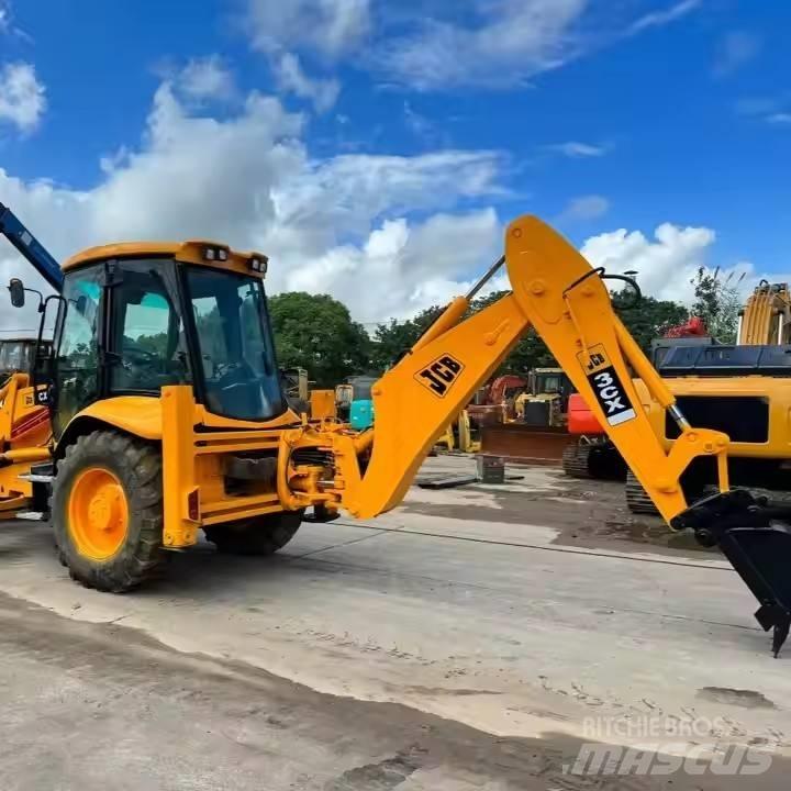 JCB 3 CX لوادر ذات جرافات عكسية