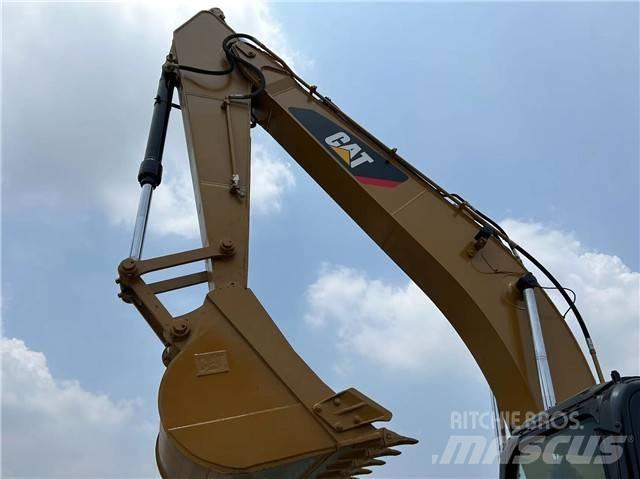 CAT 320 D حفارات زحافة