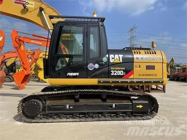 CAT 320 D حفارات زحافة