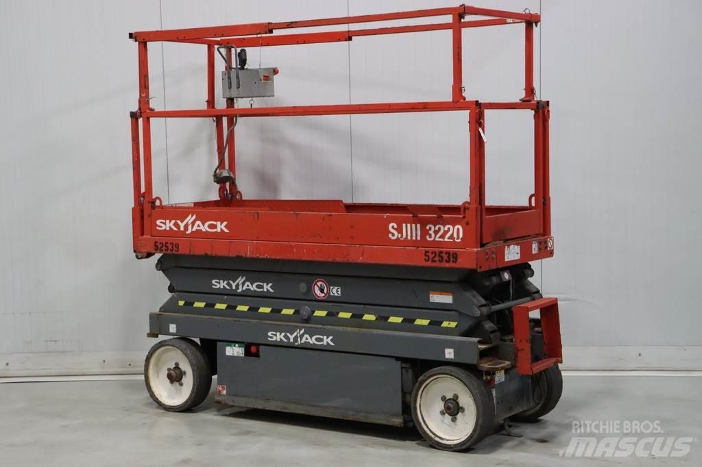 SkyJack SJ III3220 رافعات مقصية الشكل