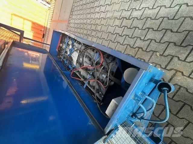 Holland Lift A151EV رافعات مقصية الشكل