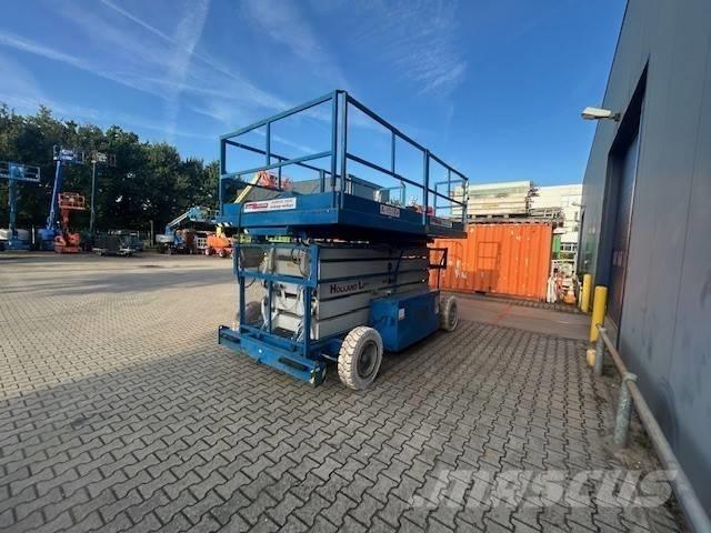 Holland Lift A151EV رافعات مقصية الشكل