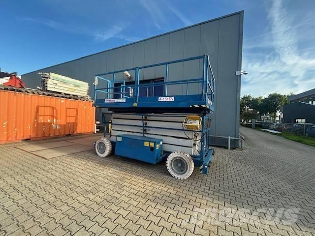 Holland Lift A151EV رافعات مقصية الشكل