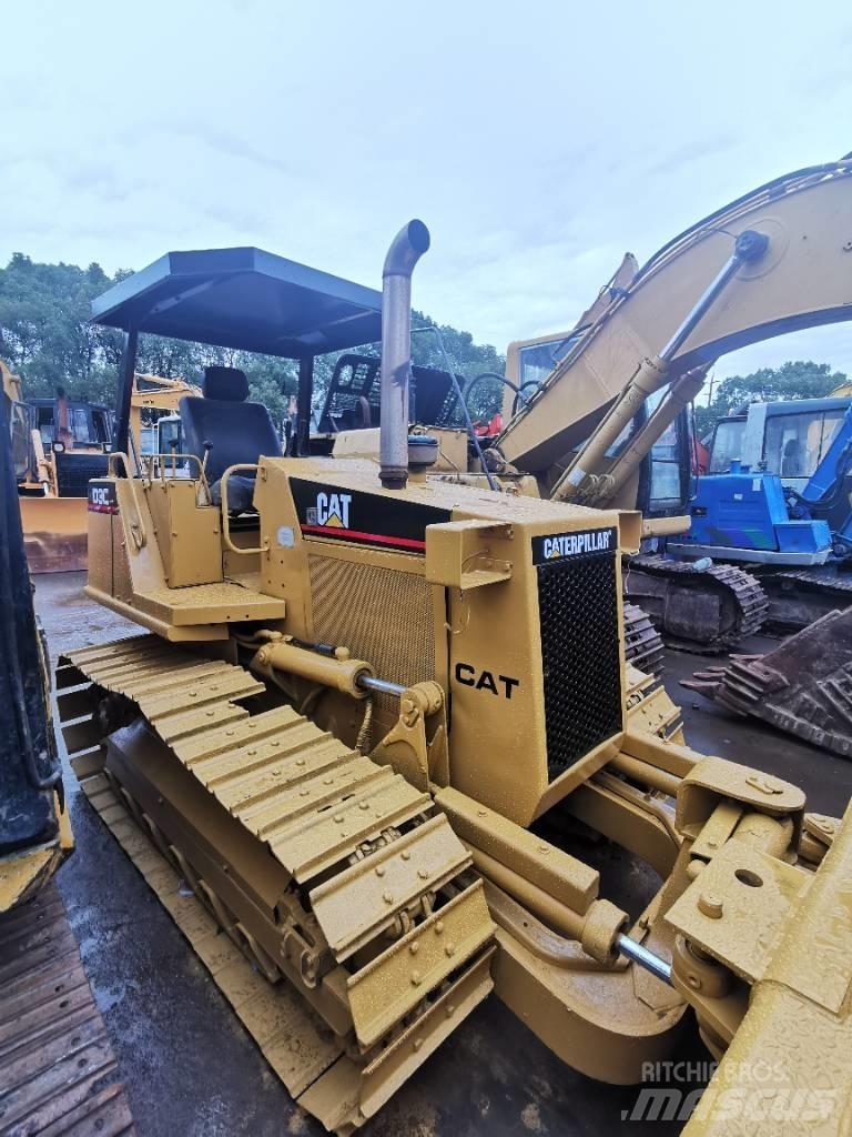 CAT D 3 C بلدوزرات مجنزرة