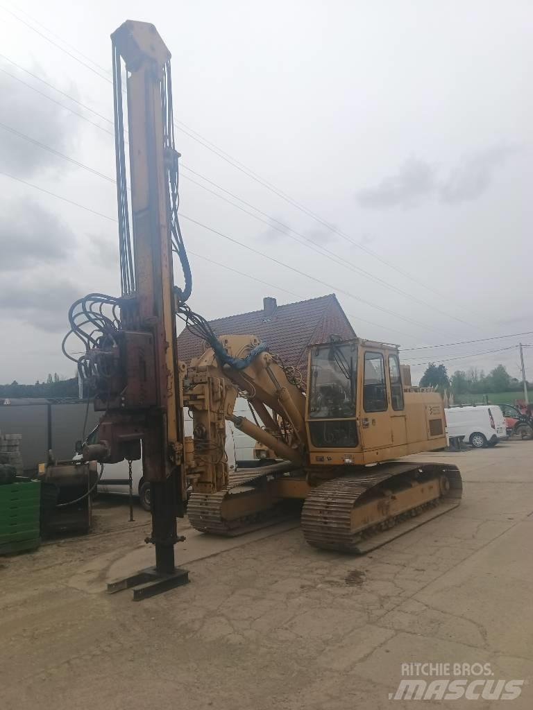 Liebherr R 922 L حفارات زحافة