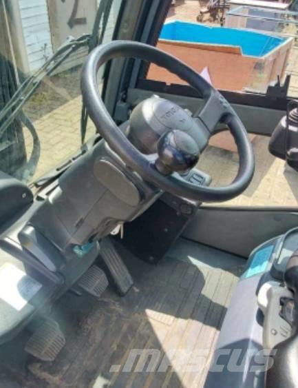 Toyota 02-8 FDF 30 شاحنات الديزل