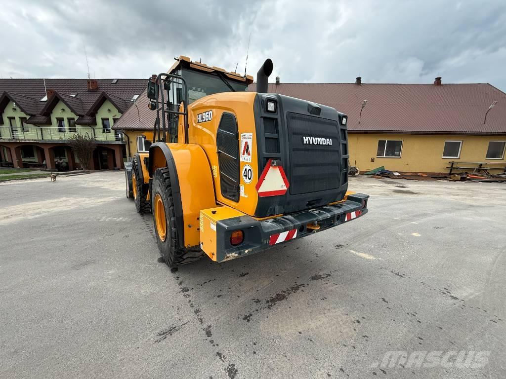 Hyundai HL 960 لوادر بعجل