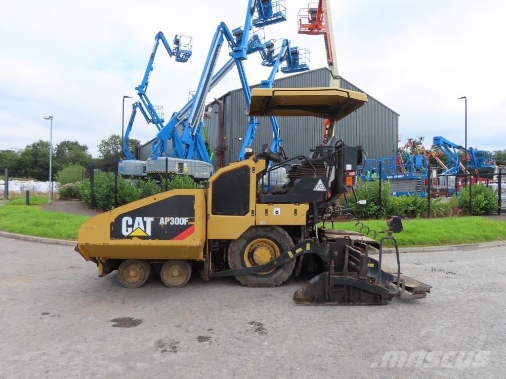 CAT AP 300 معدات السفلتة