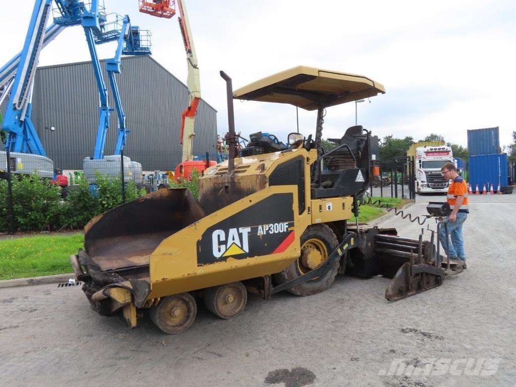 CAT AP 300 معدات السفلتة
