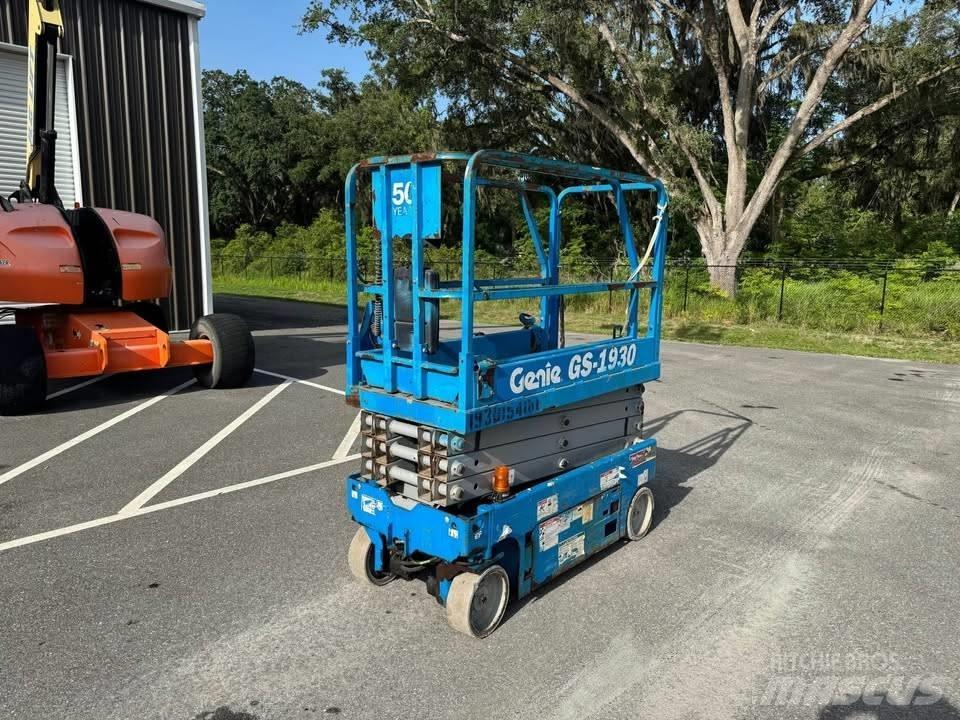 Genie GS 1930 رافعات مقصية الشكل