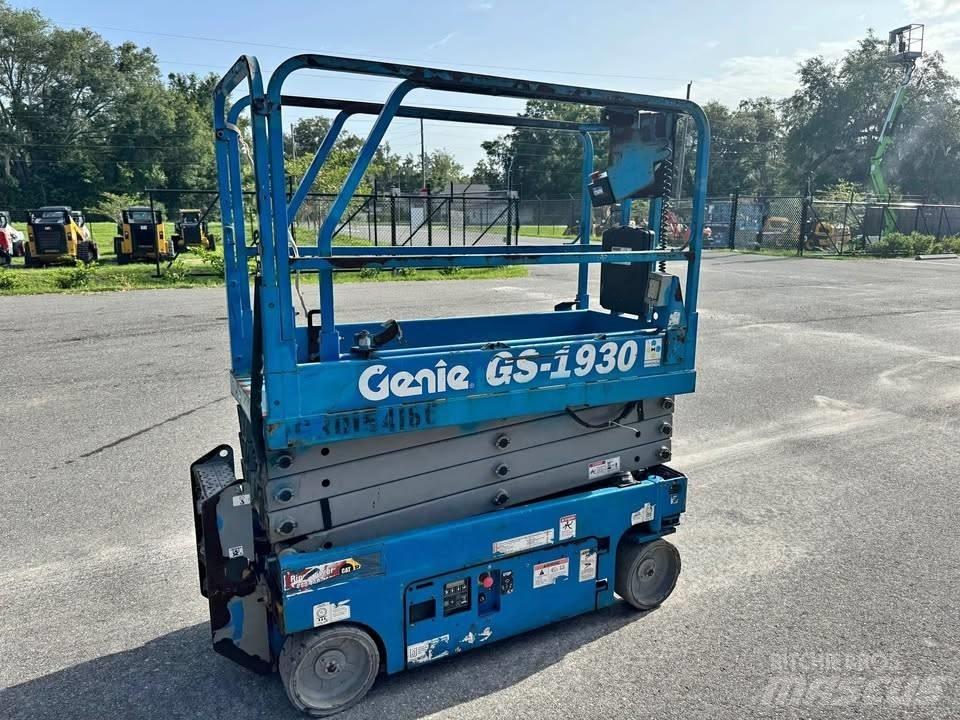 Genie GS 1930 رافعات مقصية الشكل
