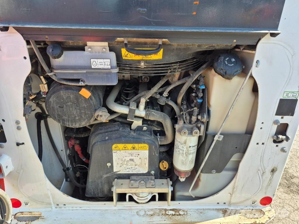 Bobcat T 64 لوادر انزلاقية التوجيه