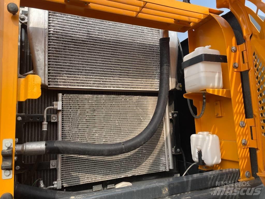 Hyundai R220-9S حفارات زحافة