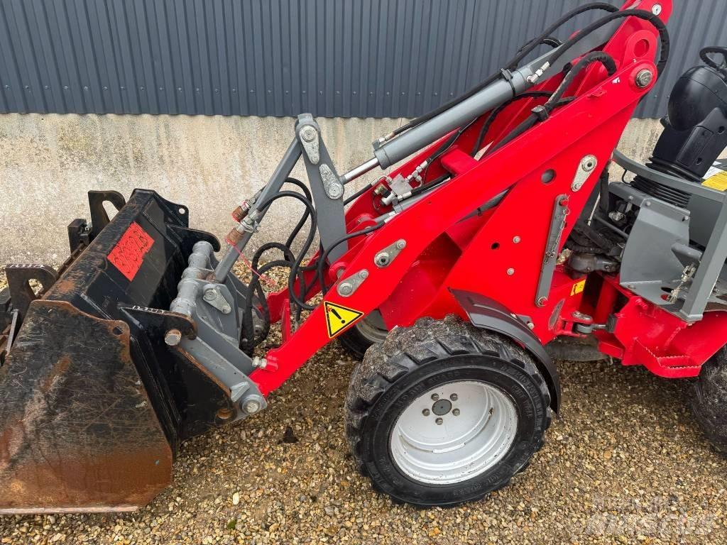 Weidemann 1140 لوادر بعجل