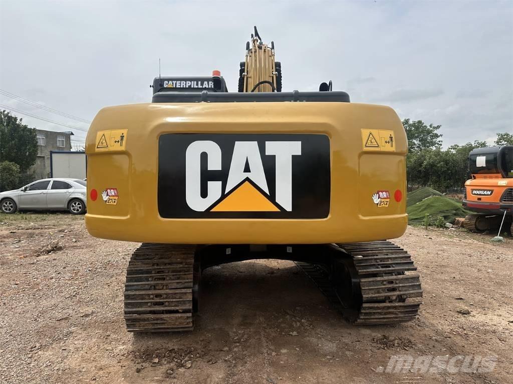 CAT 320 D حفارات زحافة