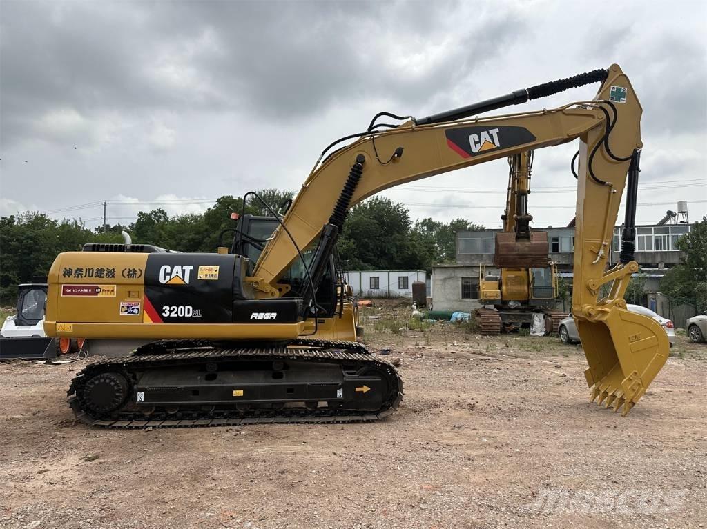 CAT 320 D حفارات زحافة