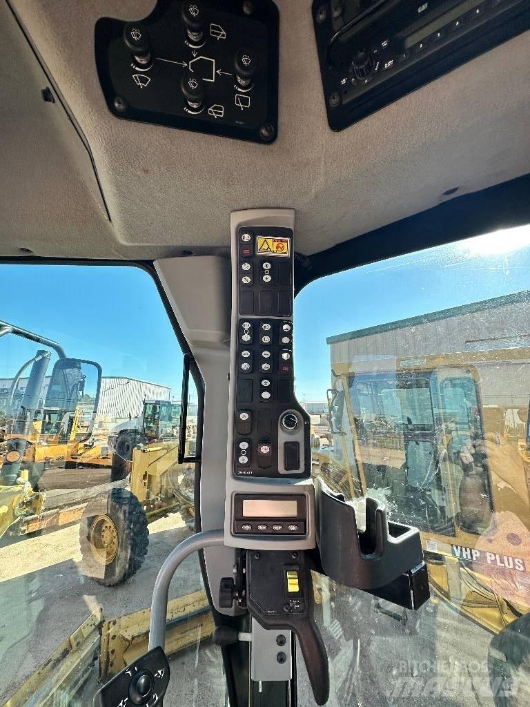 CAT 12 M 2 معدات تمهيد الطرق