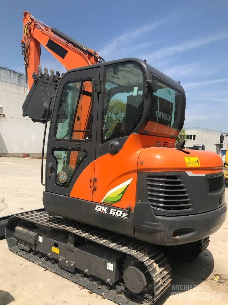 Doosan DX 60 حفارات صغيرة أقل من 7 طن (حفارات صغيرة)