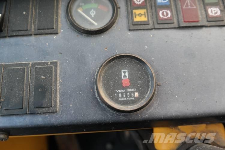 Volvo L160 COMPACTOR لوادر بعجل
