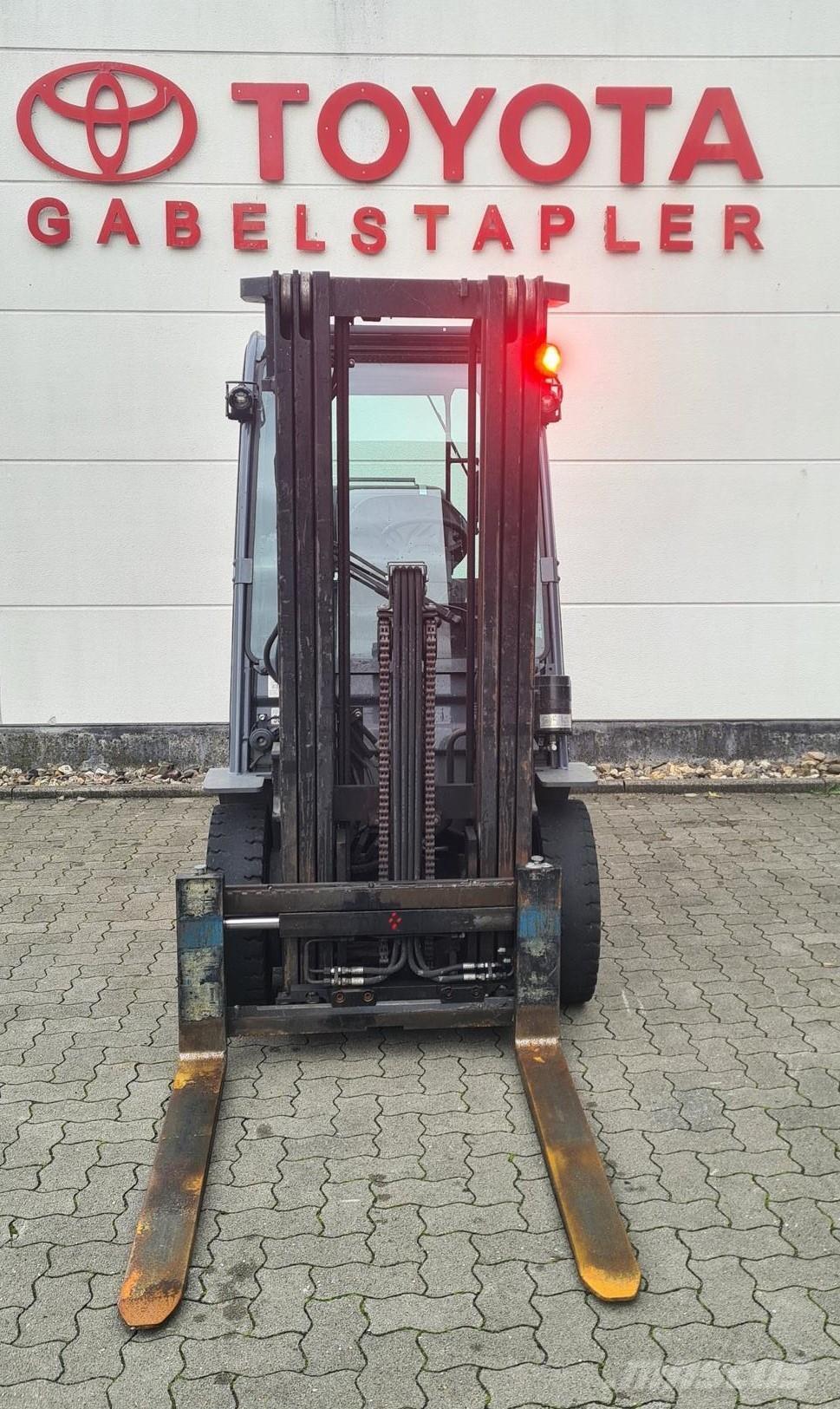 Toyota 02-8FGF25 شاحنات LPG