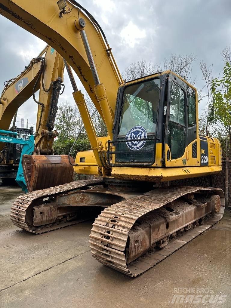 Komatsu PC 220-8 حفارات زحافة