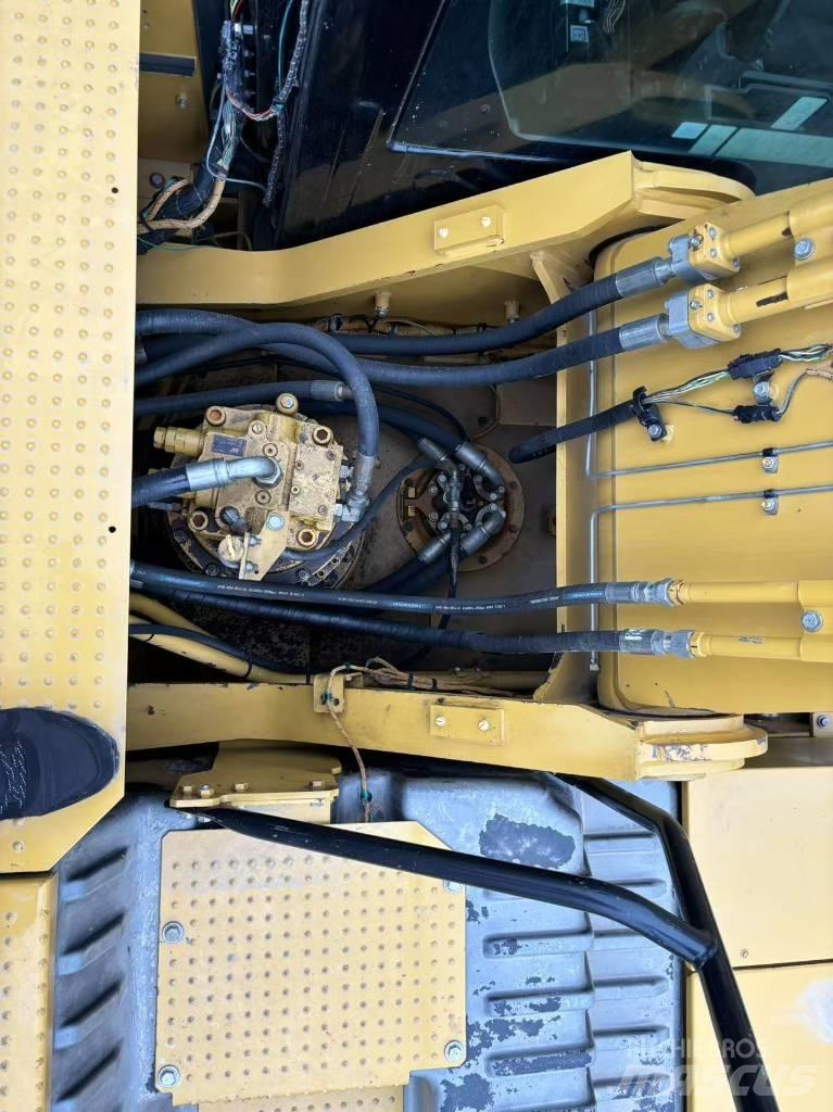 CAT 336GC حفارات زحافة