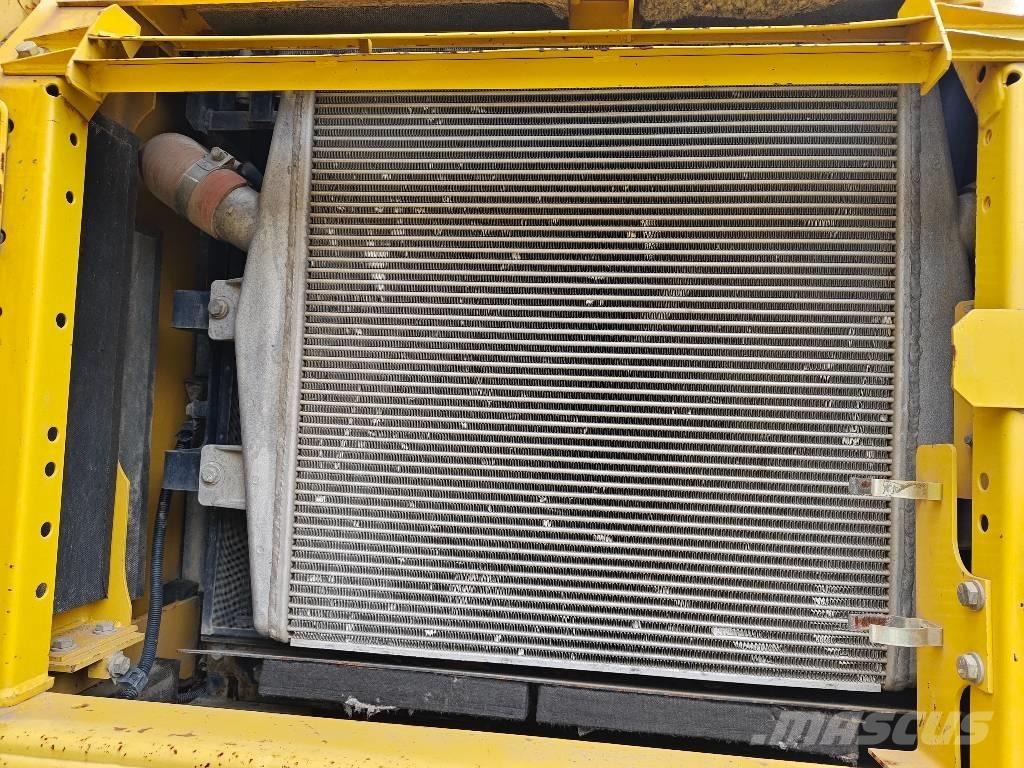 Komatsu PC 450-8 حفارات زحافة