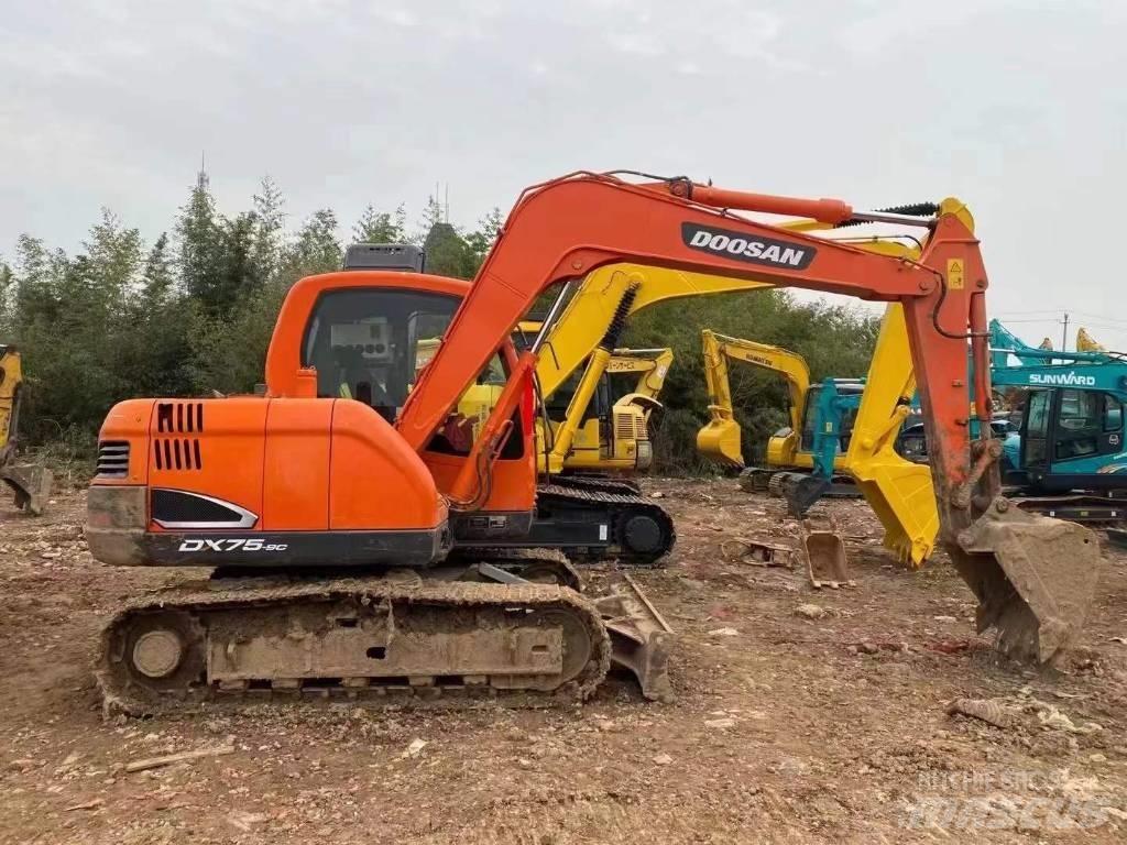 Doosan DX 75 حفارات زحافة