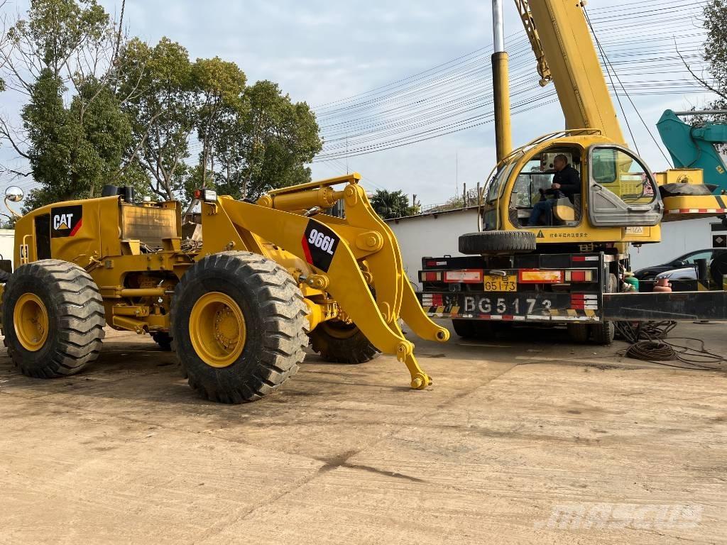 CAT 966 لوادر بعجل