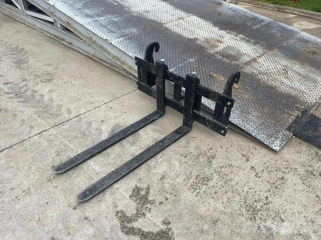 Palazzani PB 30 لوادر ذات جرافات عكسية