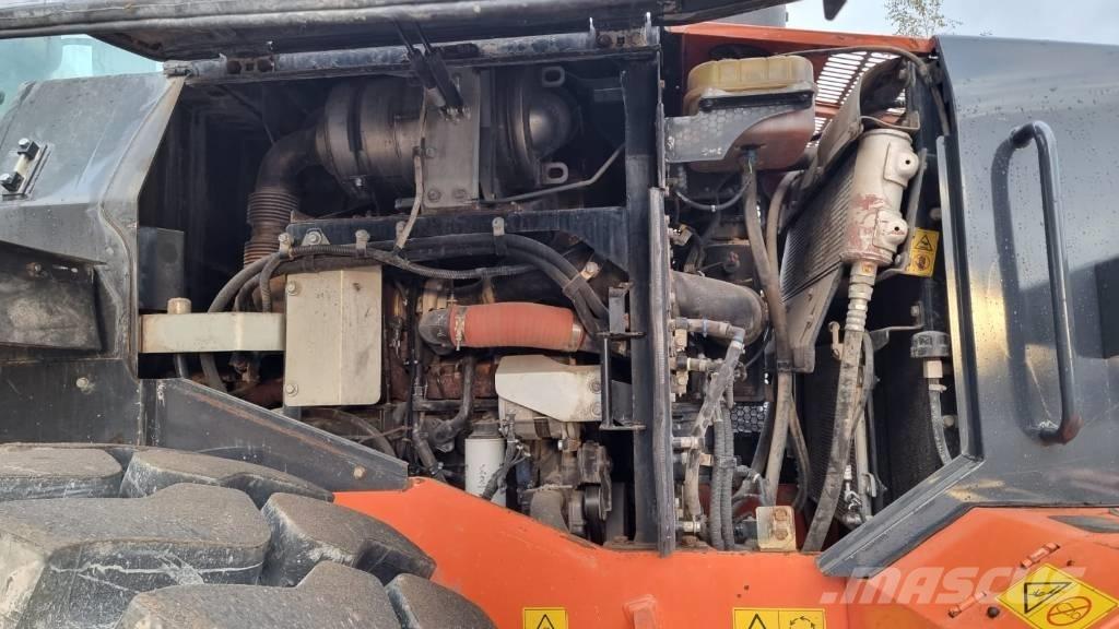 Hitachi ZW 220-6 لوادر بعجل
