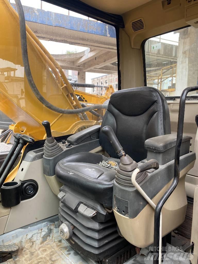 CAT 330 D حفارات زحافة