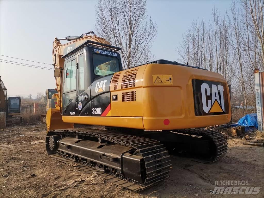 CAT 320 D حفارات زحافة